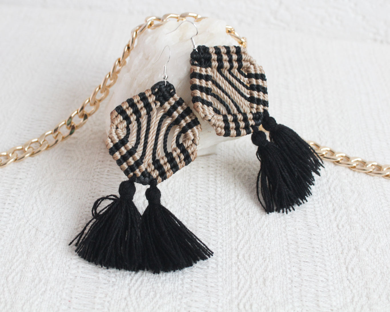 Aretes Tejidos Negro Beige