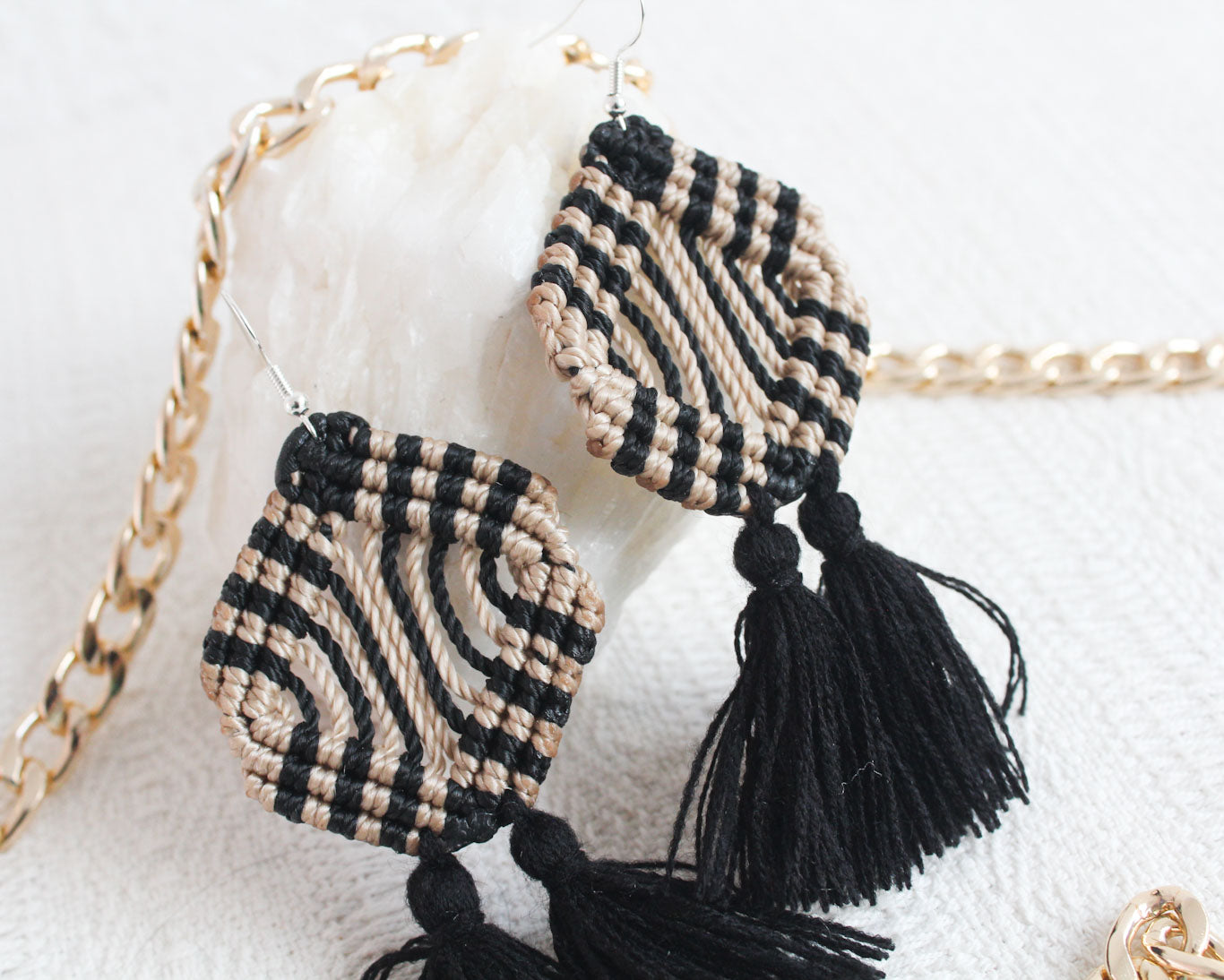 Aretes Tejidos Negro Beige