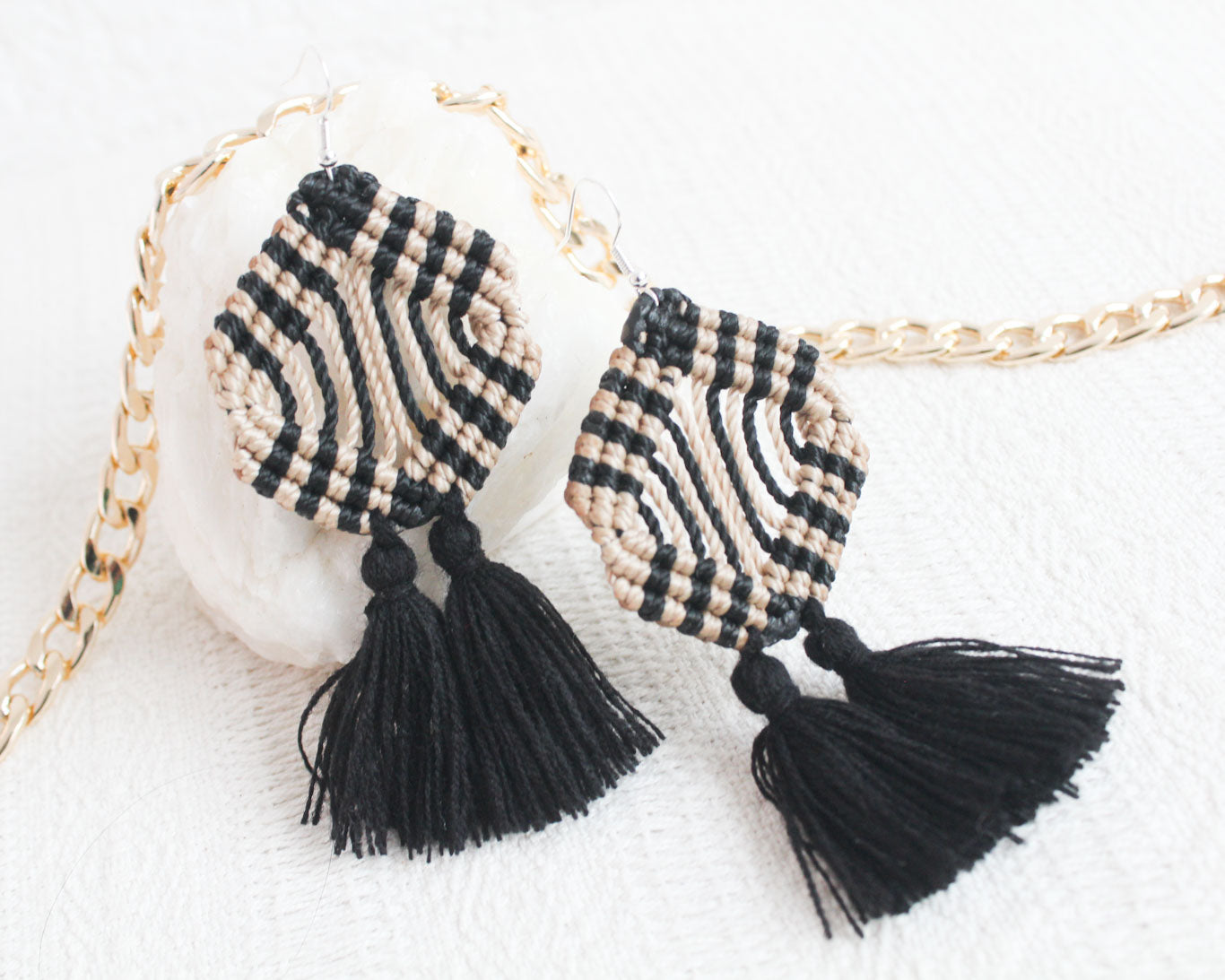 Aretes Tejidos Negro Beige