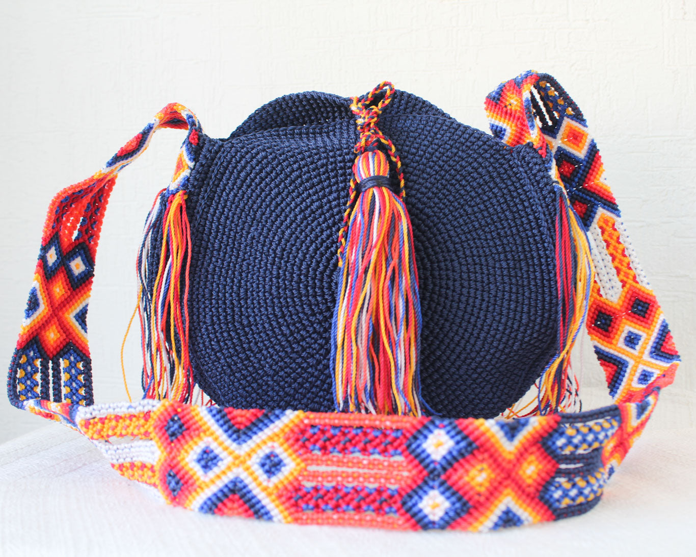 Bolso Redondo Azul Marino Rojo