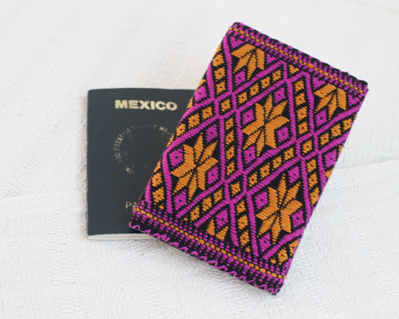 Porta Pasaporte Estrellas Amarillo Morado