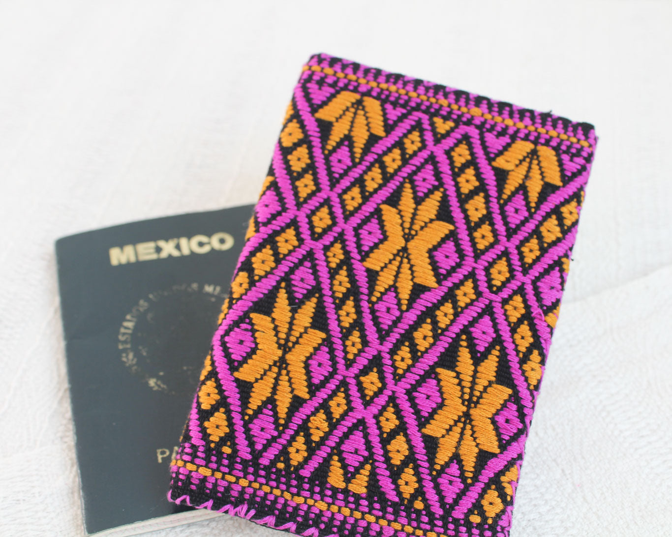 Porta Pasaporte Estrellas Amarillo Morado