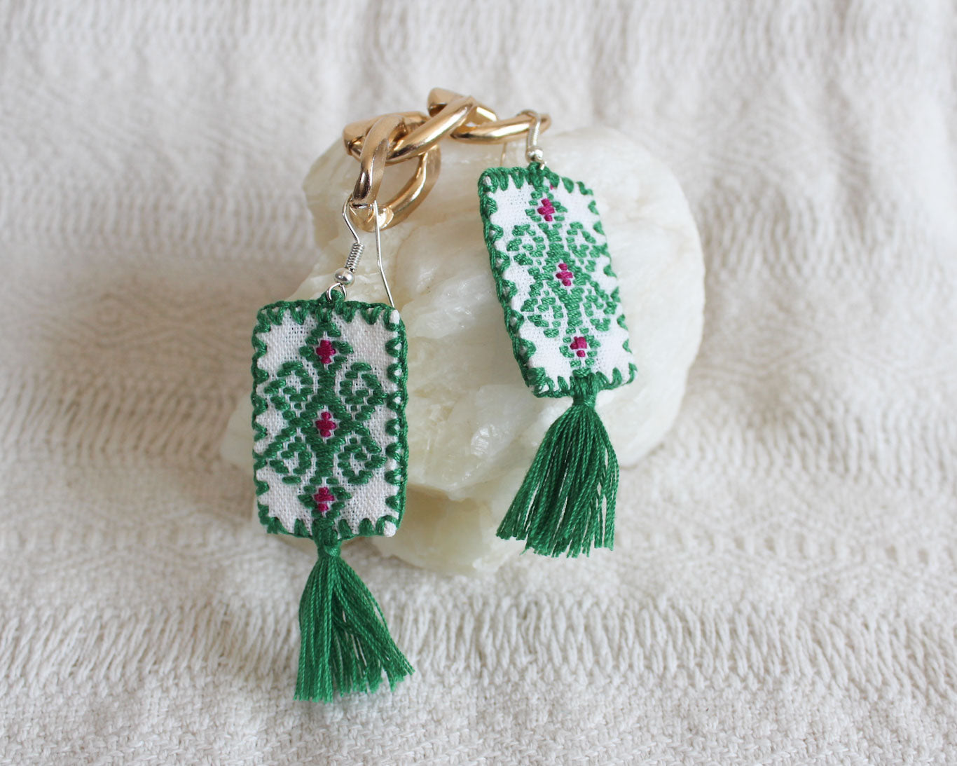 Aretes Rectángulos Bordado Verde Rosa