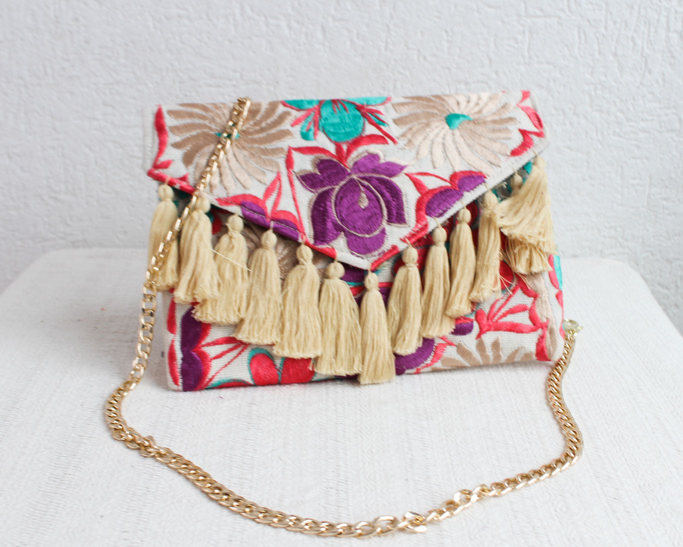 Clutch Bordado Lila Coral Beige T