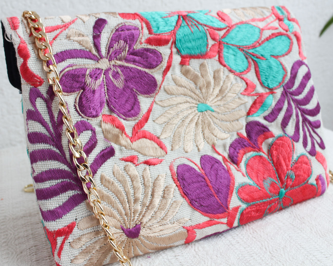 Clutch Bordado Lila Coral Beige T