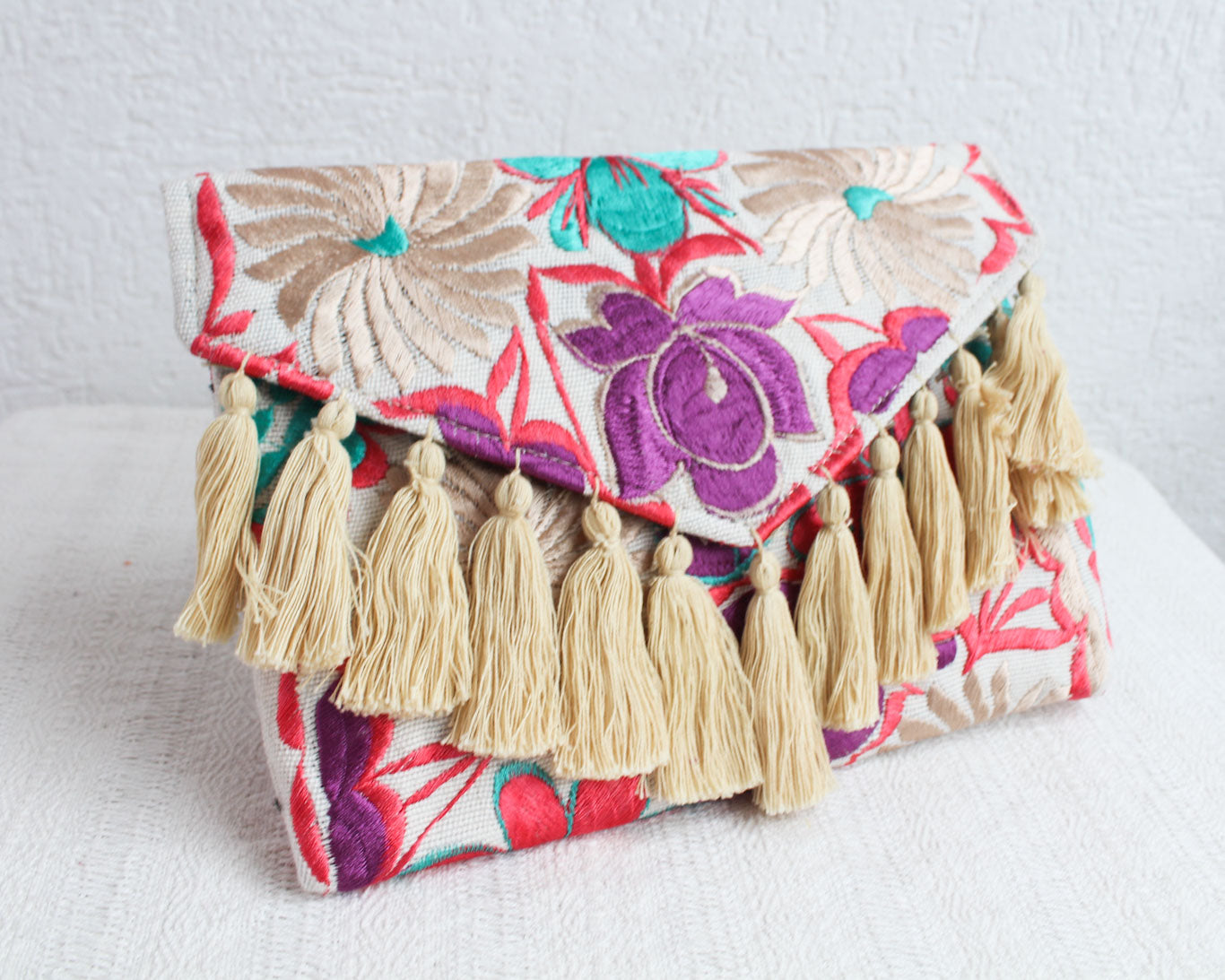 Clutch Bordado Lila Coral Beige T