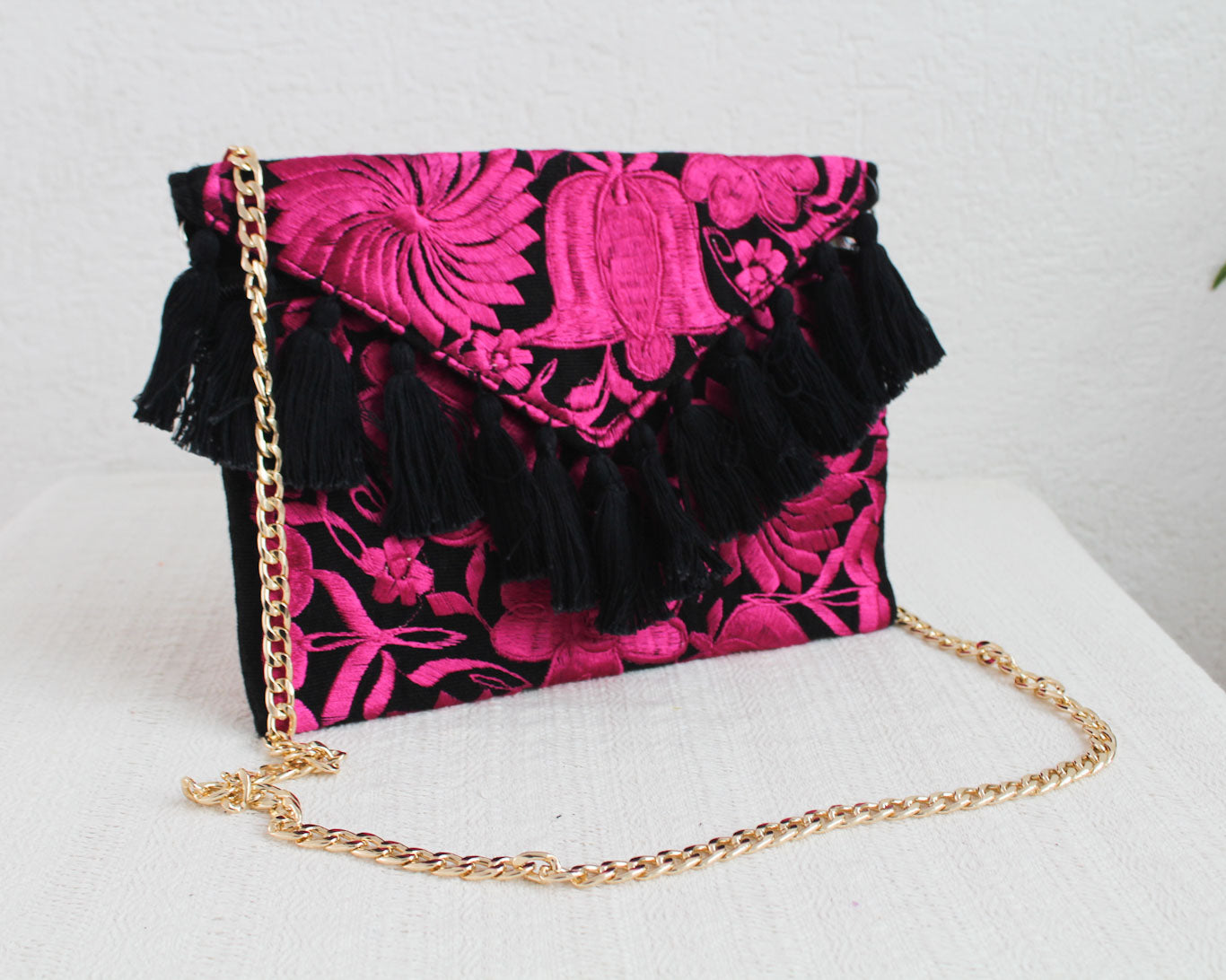 Clutch Bordado Negro Guinda N