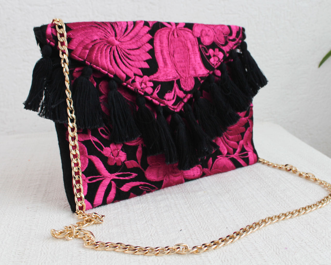 Clutch Bordado Negro Guinda N