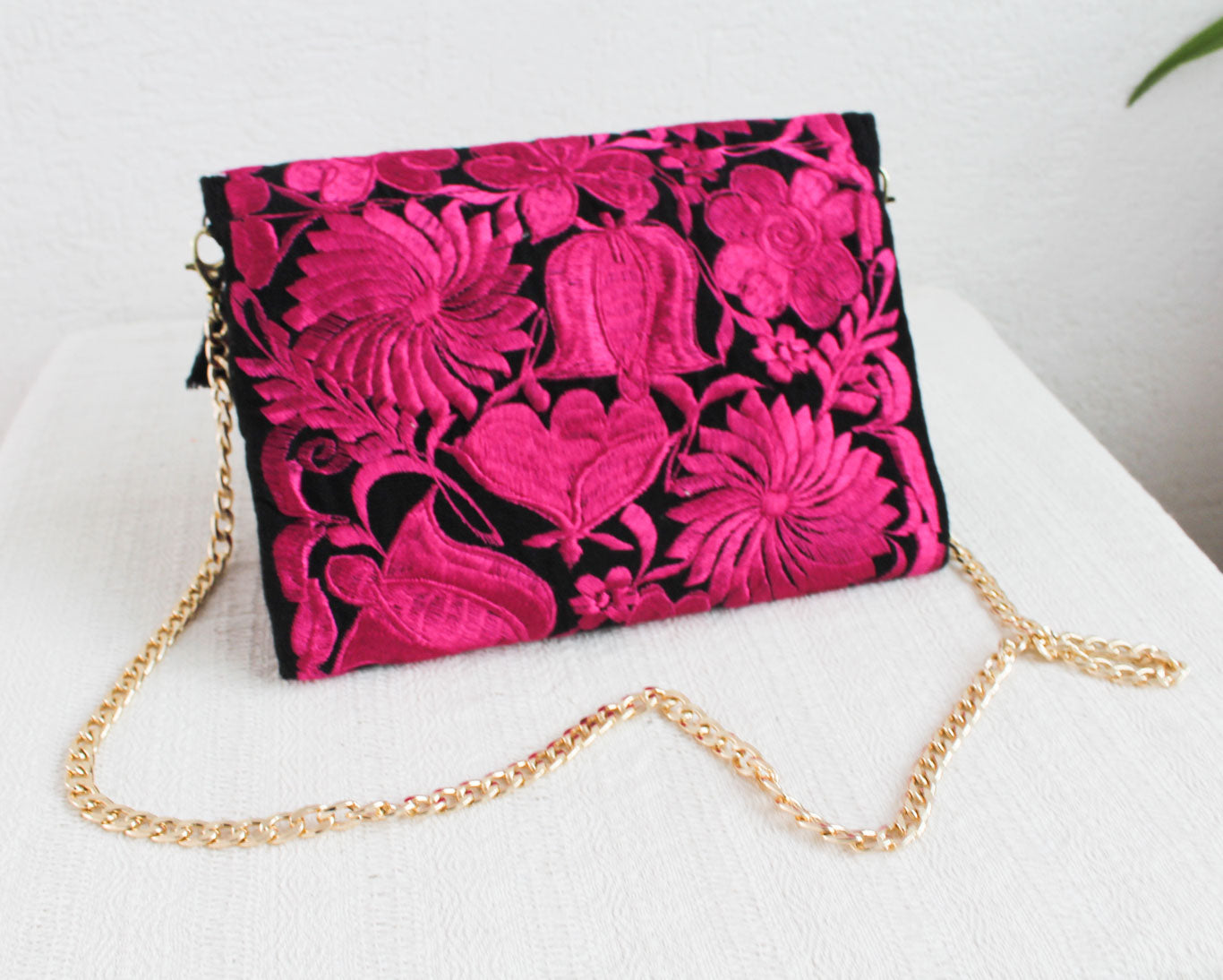 Clutch Bordado Negro Guinda N
