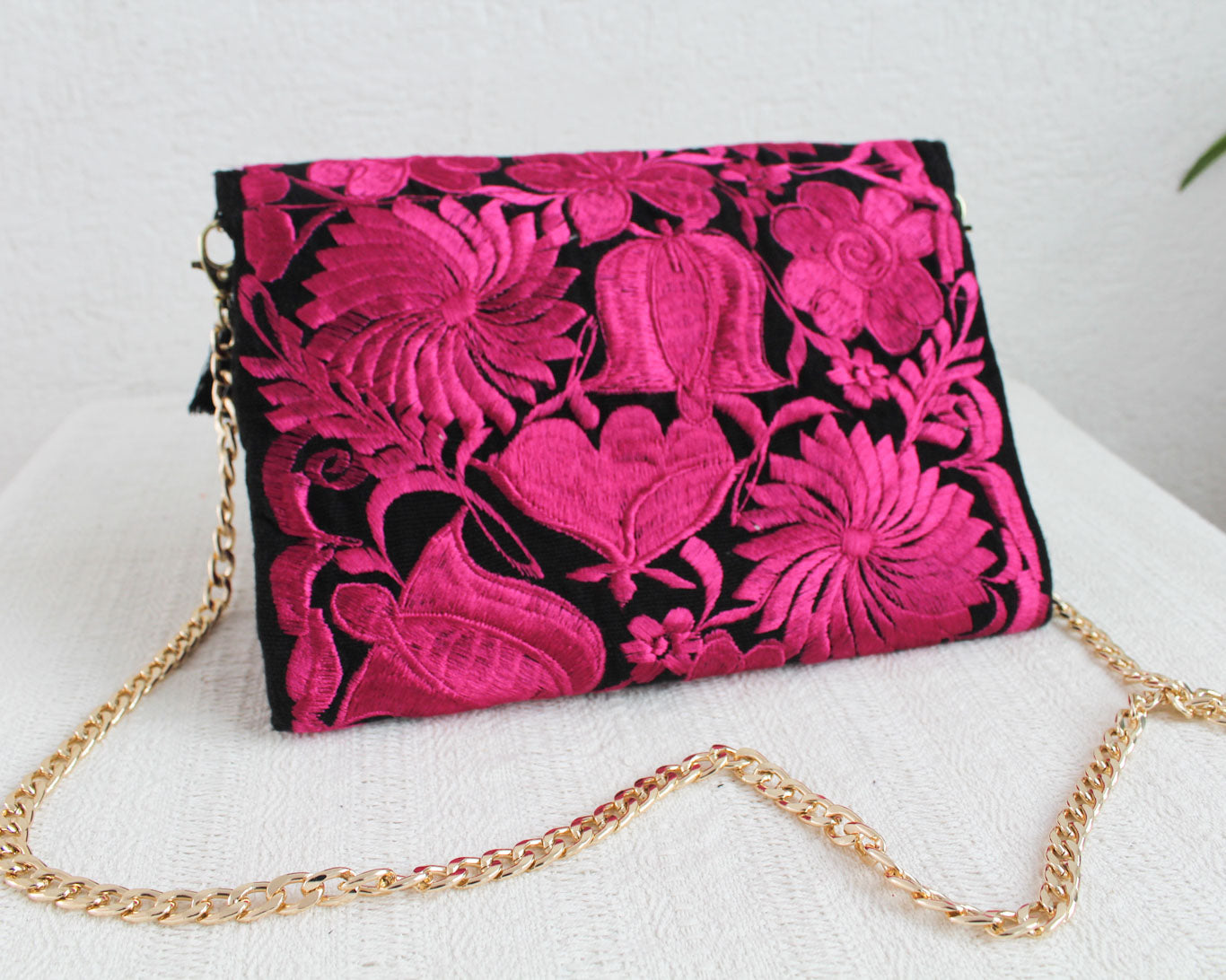 Clutch Bordado Negro Guinda N