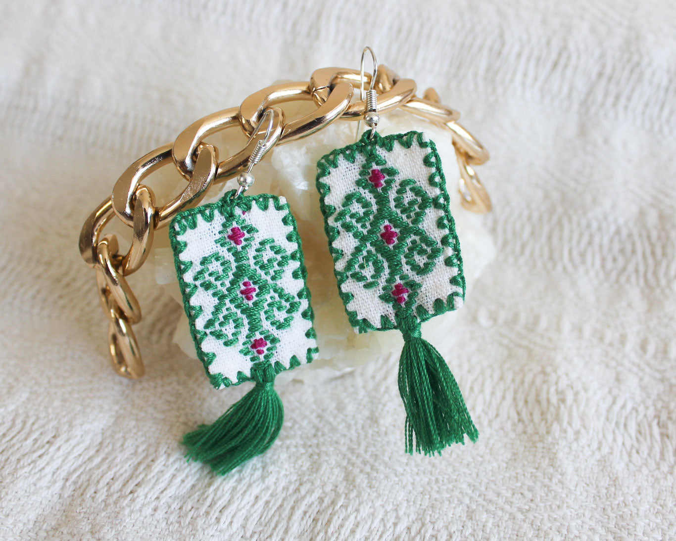 Aretes Rectángulos Bordado Verde Rosa