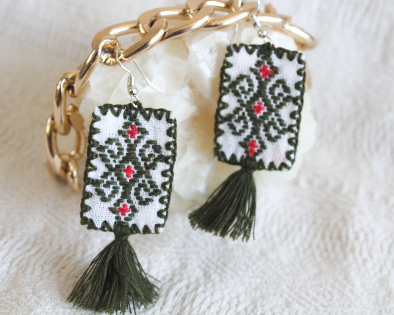 Aretes Rectángulos Bordado Verde Olivo