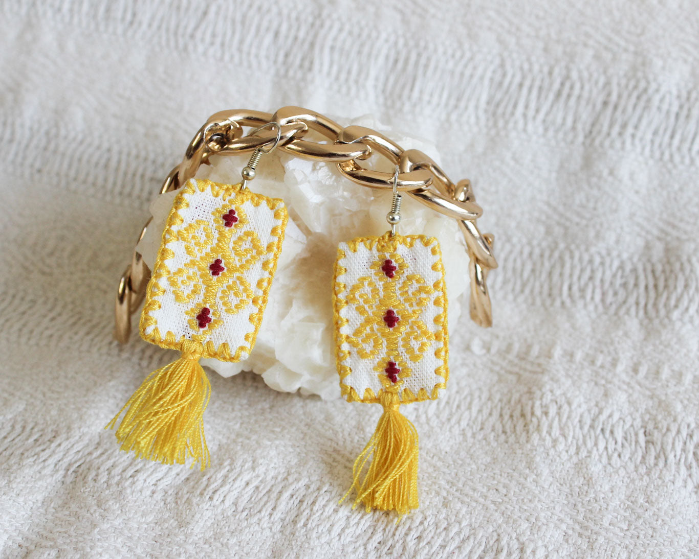 Aretes Rectángulos Bordado Amarillo C