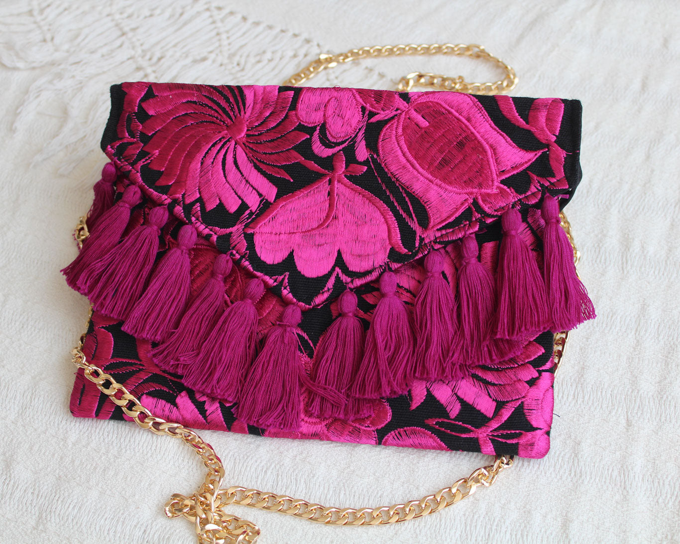 Clutch Bordado Negro Guinda