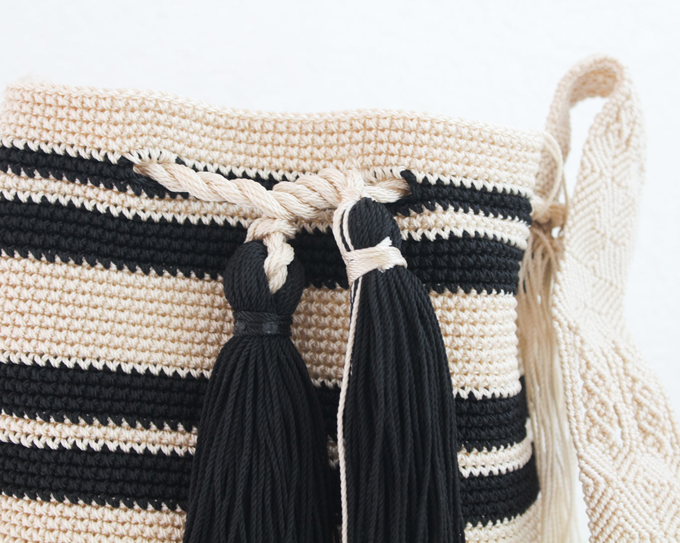 Bolso Morral Negro y Marfil