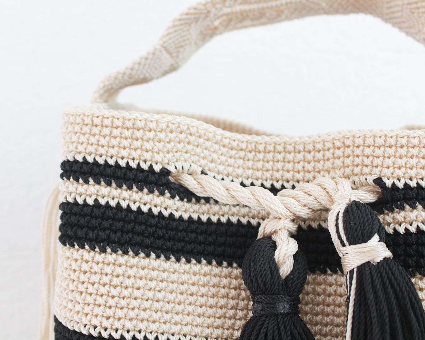 Bolso Morral Negro y Marfil