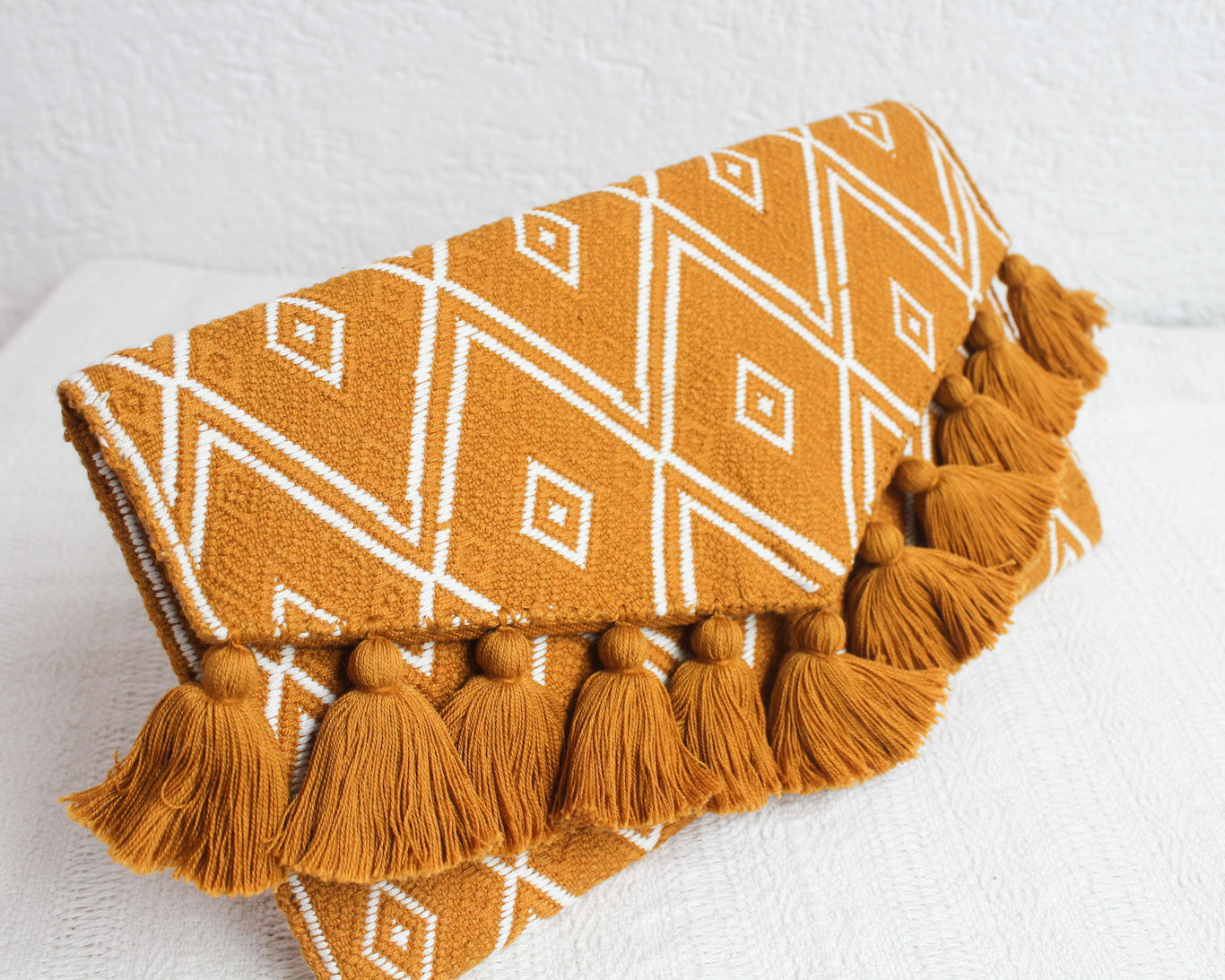 Clutch Artesanal "BATS’I LUCH" Amarillo Blanco