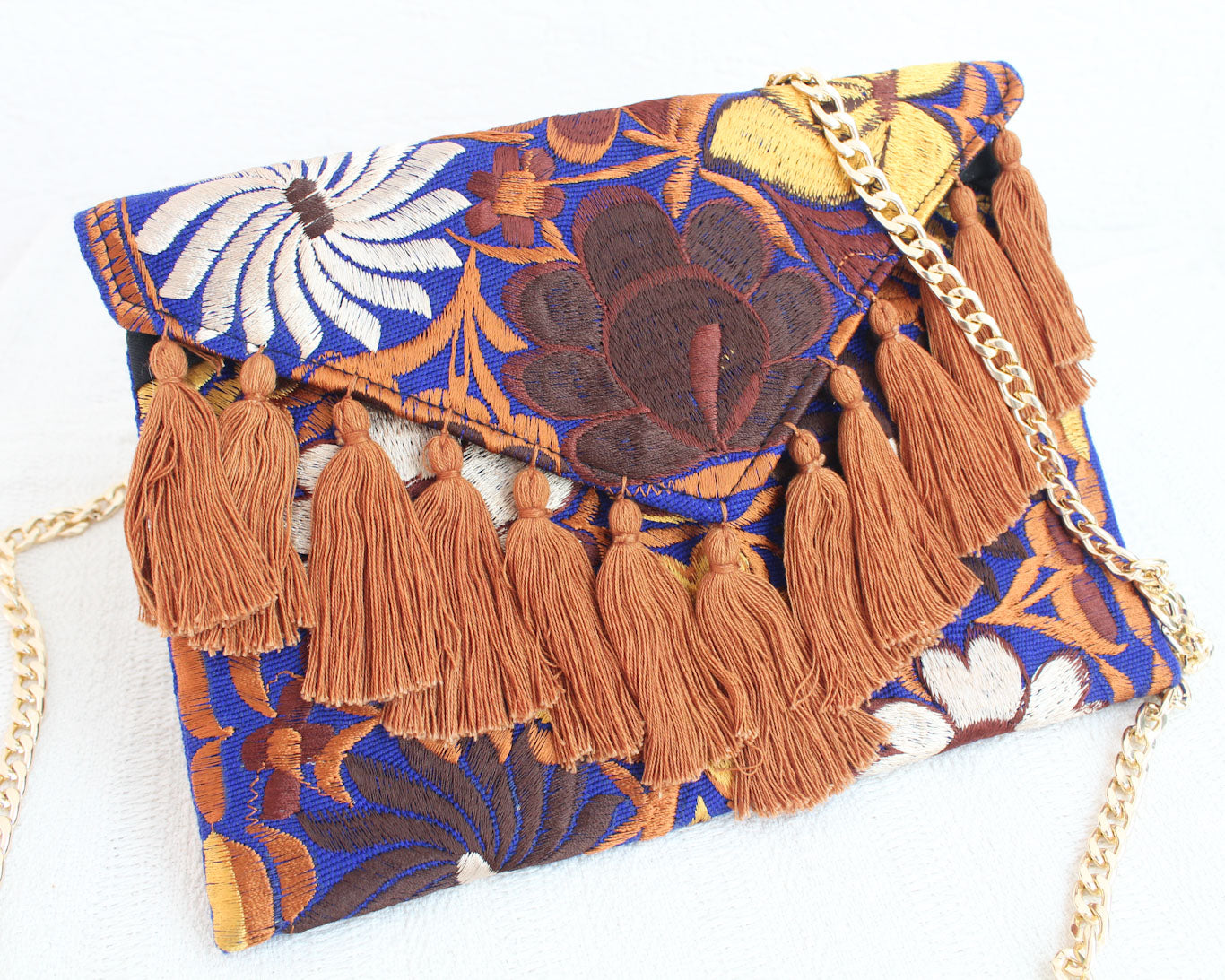 Clutch Bordado Azul Café y Beige