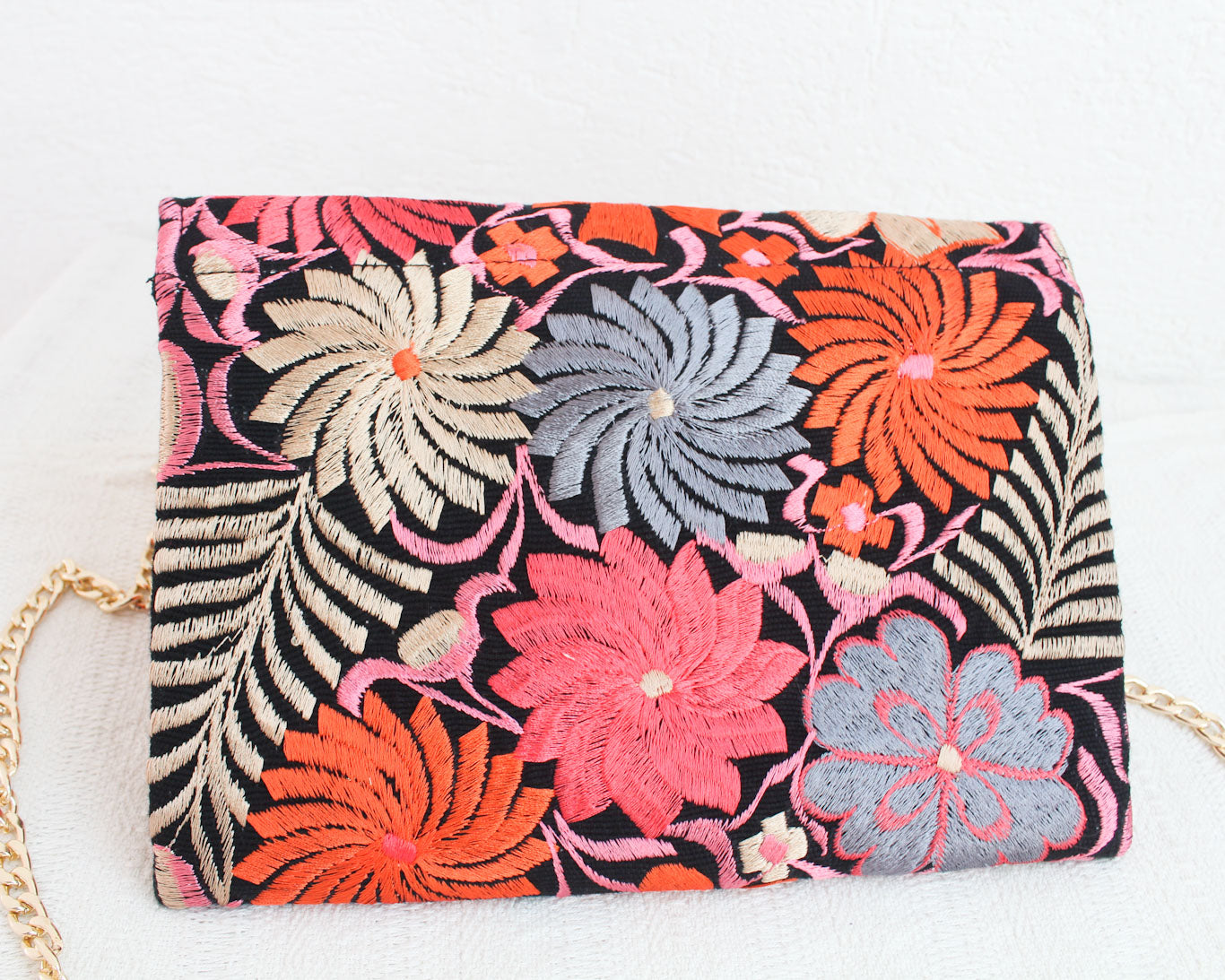 Clutch Bordado Negro Naranja Rosa