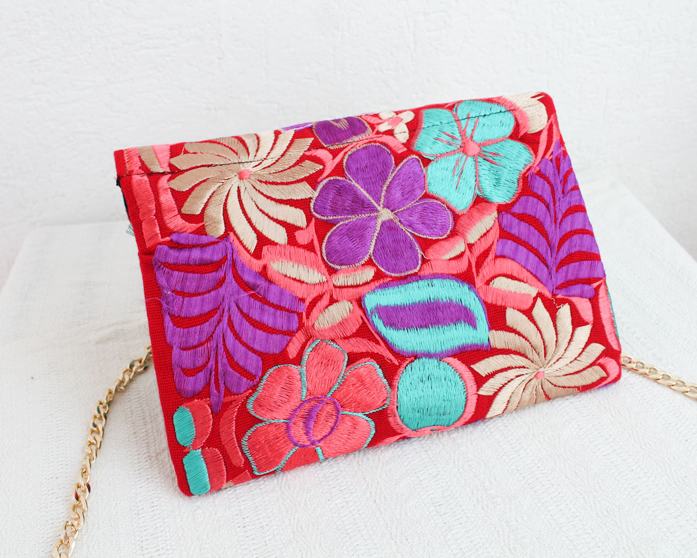 Clutch Bordado Rojo Turquesa Coral