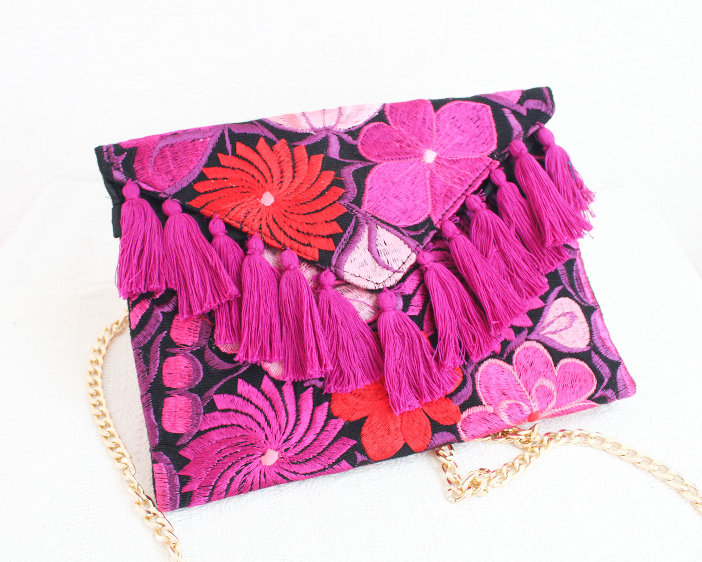 Clutch Bordado Negro Rosa Rojo