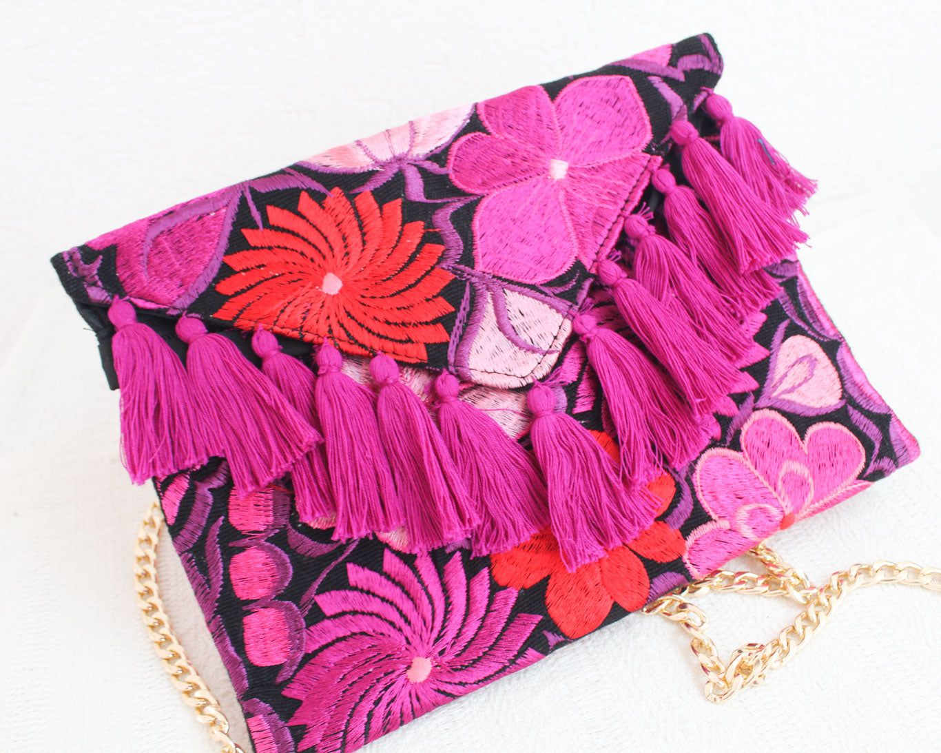 Clutch Bordado Negro Rosa Rojo