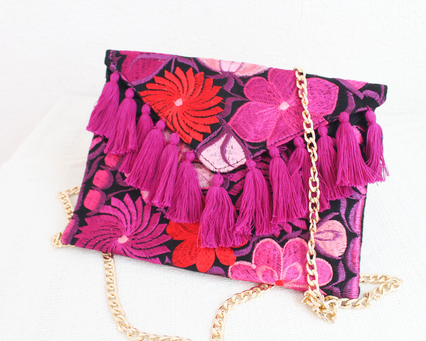 Clutch Bordado Negro Rosa Rojo