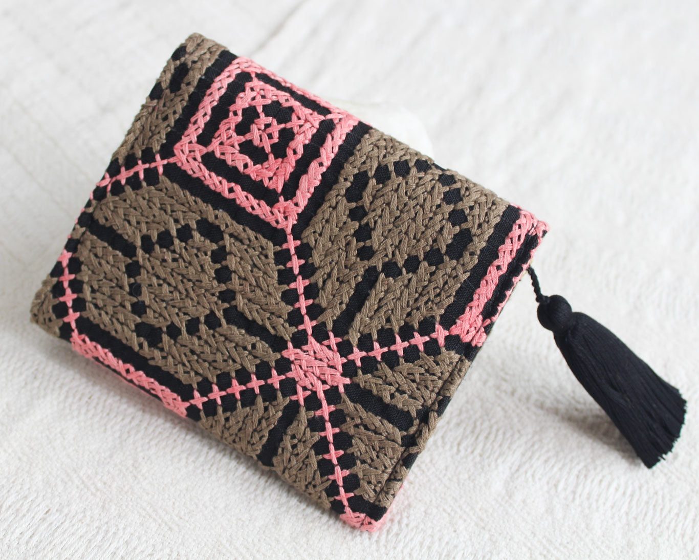 Cartera Punto de Cruz Café / Rosa