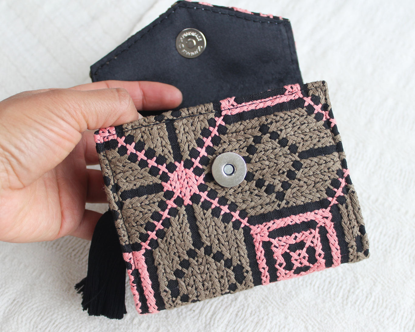 Cartera Punto de Cruz Café / Rosa
