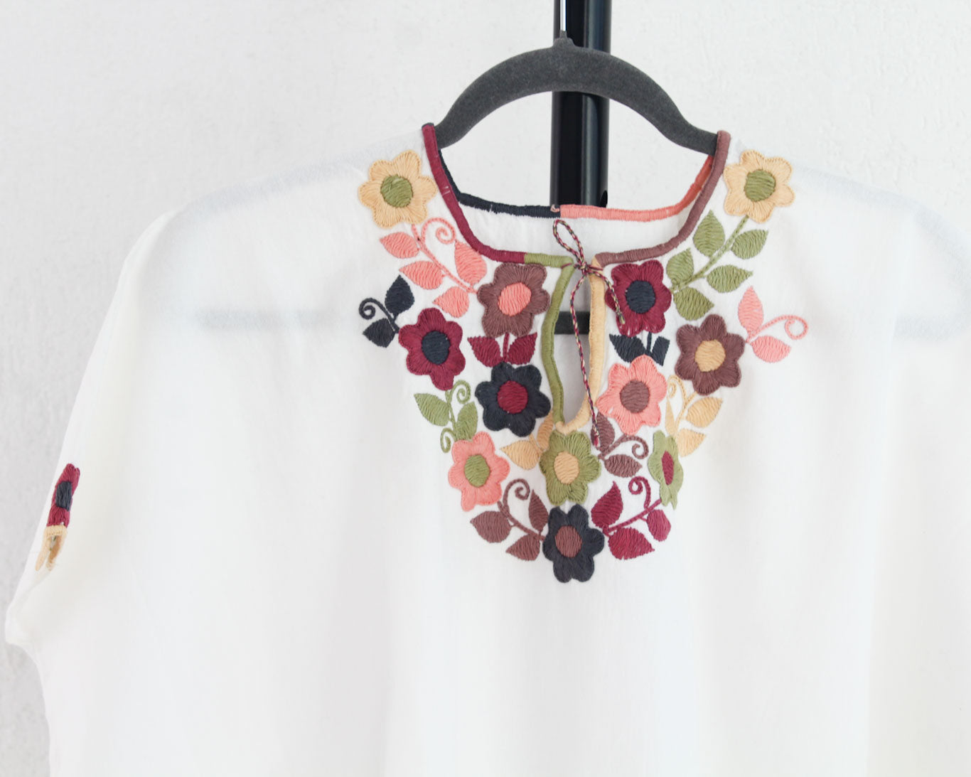 Blusa Flores Blanca Bordada Rosa Menta XXL - XXXL