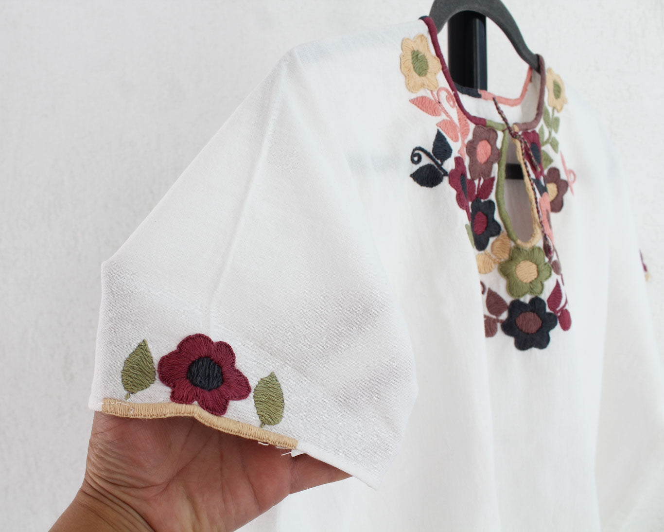 Blusa Flores Blanca Bordada Rosa Menta XXL - XXXL