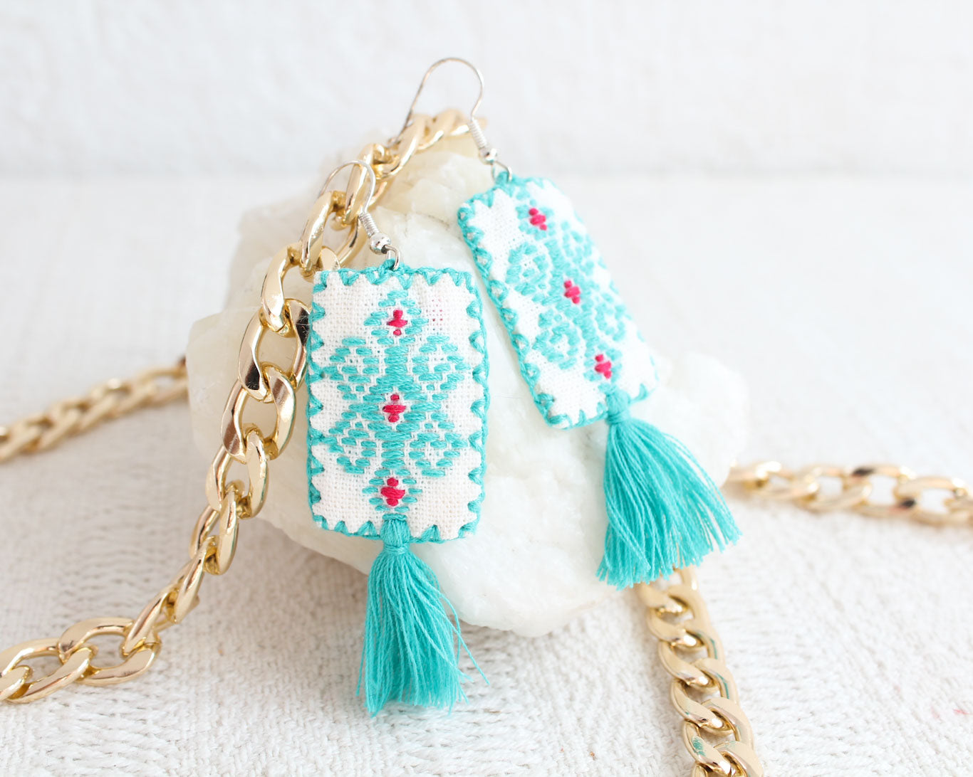 Aretes Rectángulos Bordado Turquesa Rosa