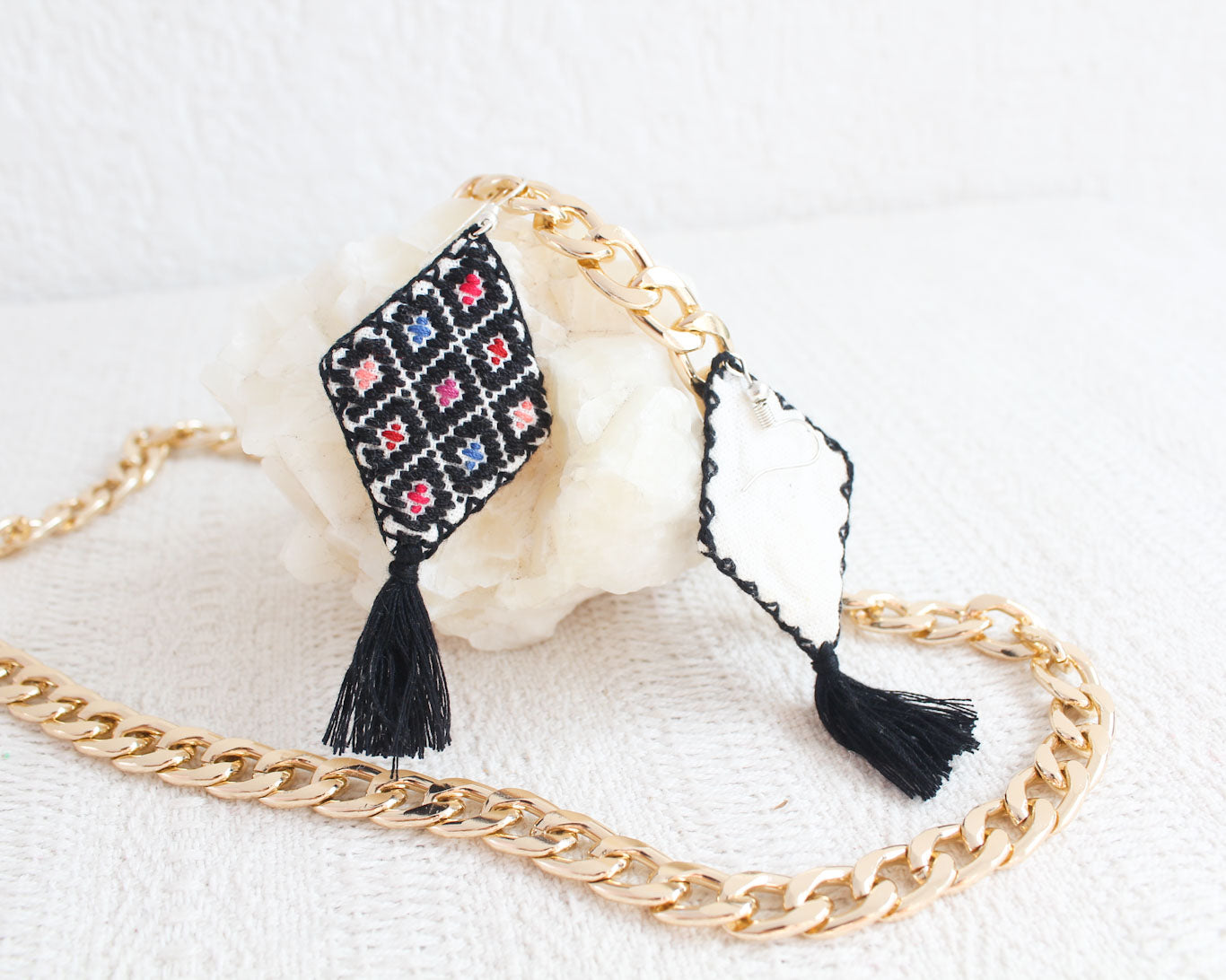 Aretes Cosmos Negro