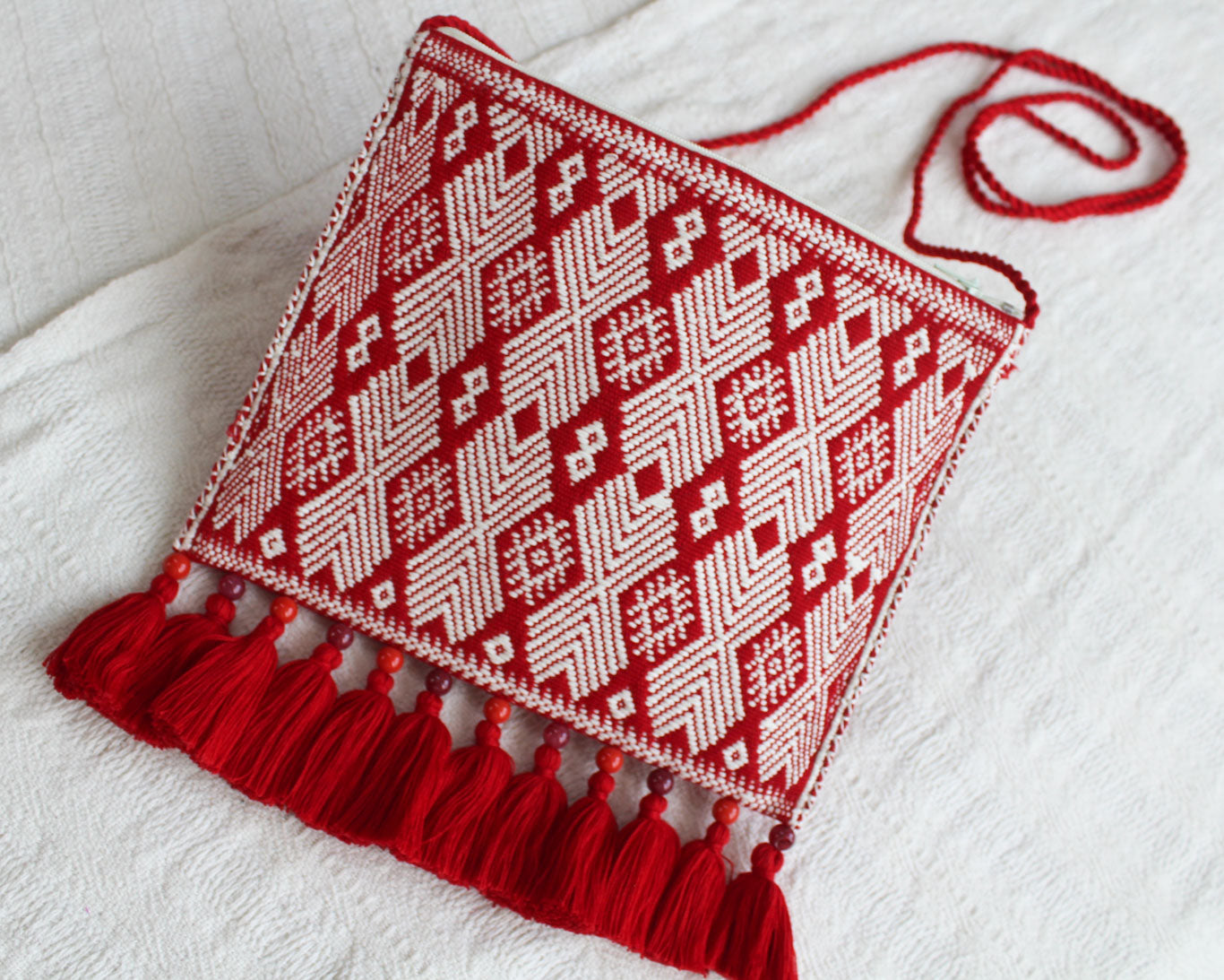Bolso Telar Pompones Flores Blancas