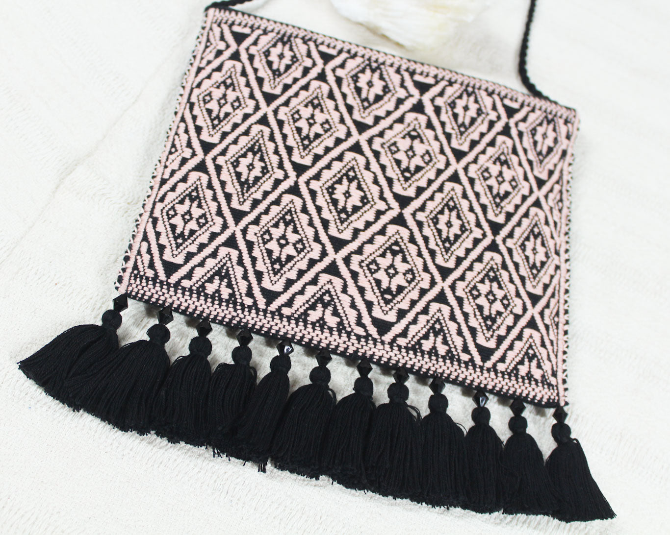 Bolso Telar Pompones Estrellas Crema Negro