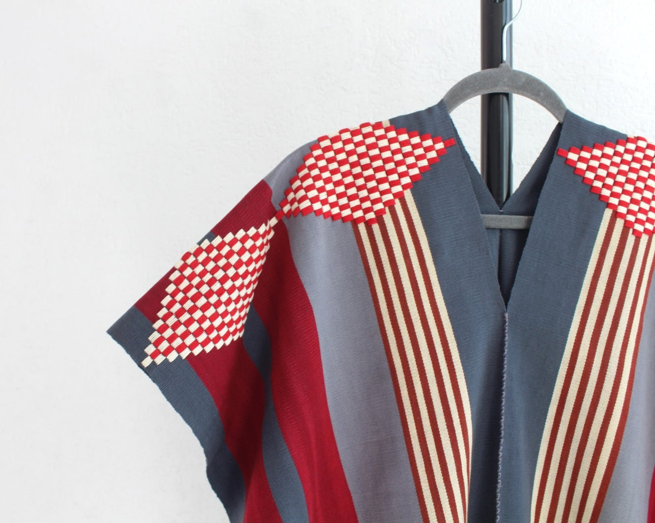 Jorongo Rombos Gris Rojo Beige