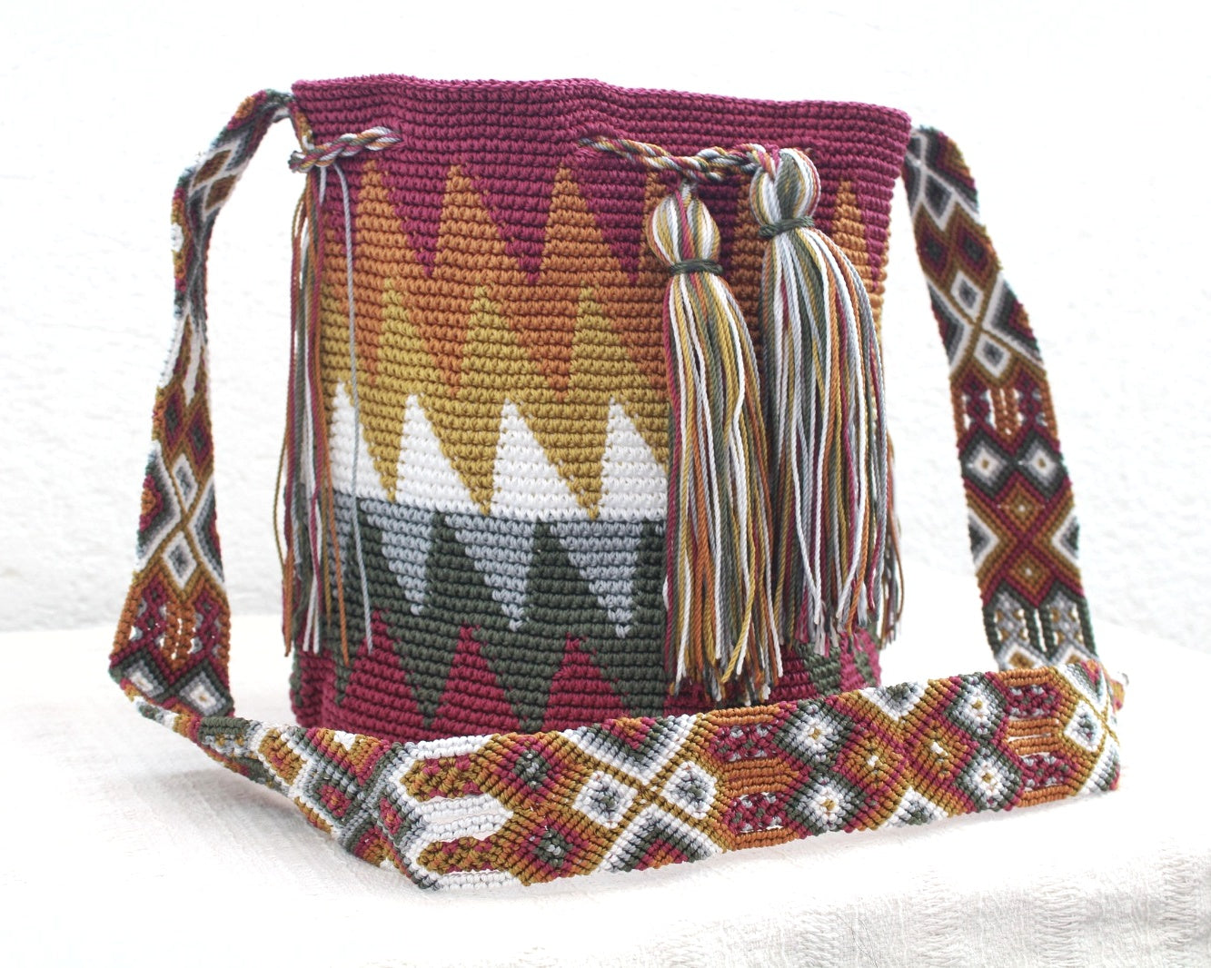 Bolso Morral Zig Zag Vino Mostaza Blanco