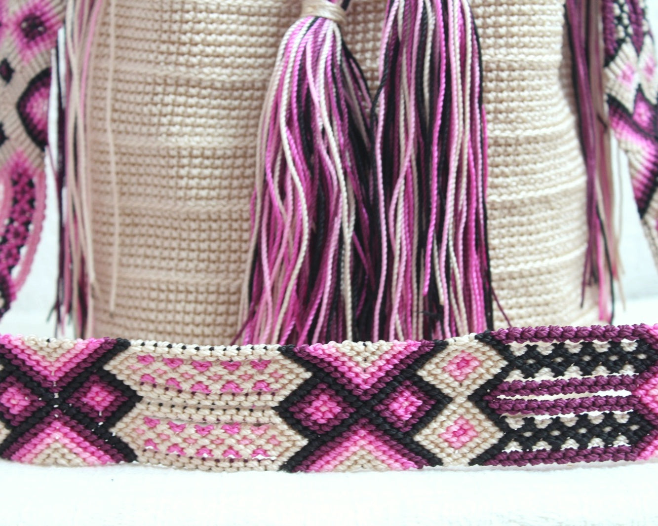 Bolso Morral Marfil Rosa Negro