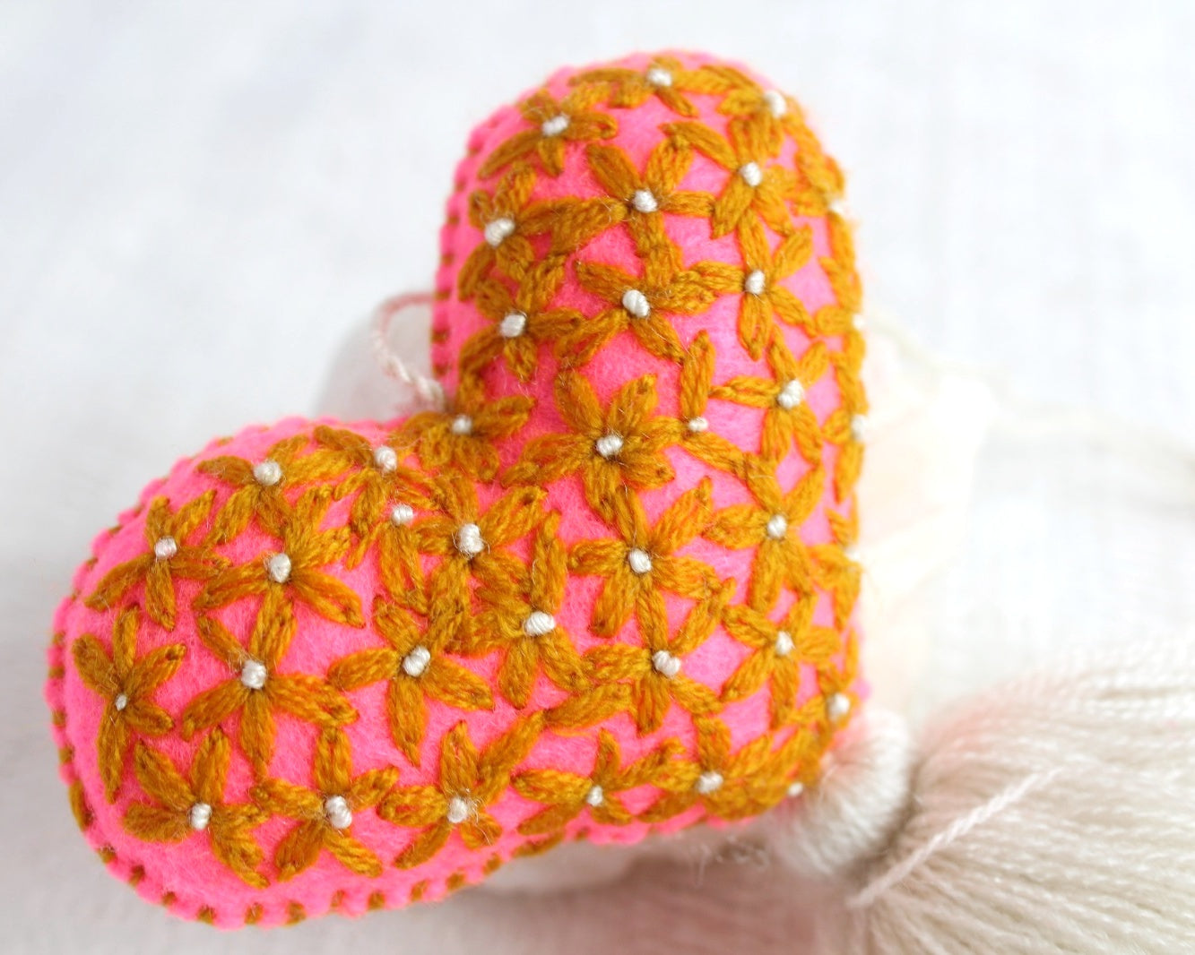 Corazón Florecitas Rosa Verde Olivo Beige