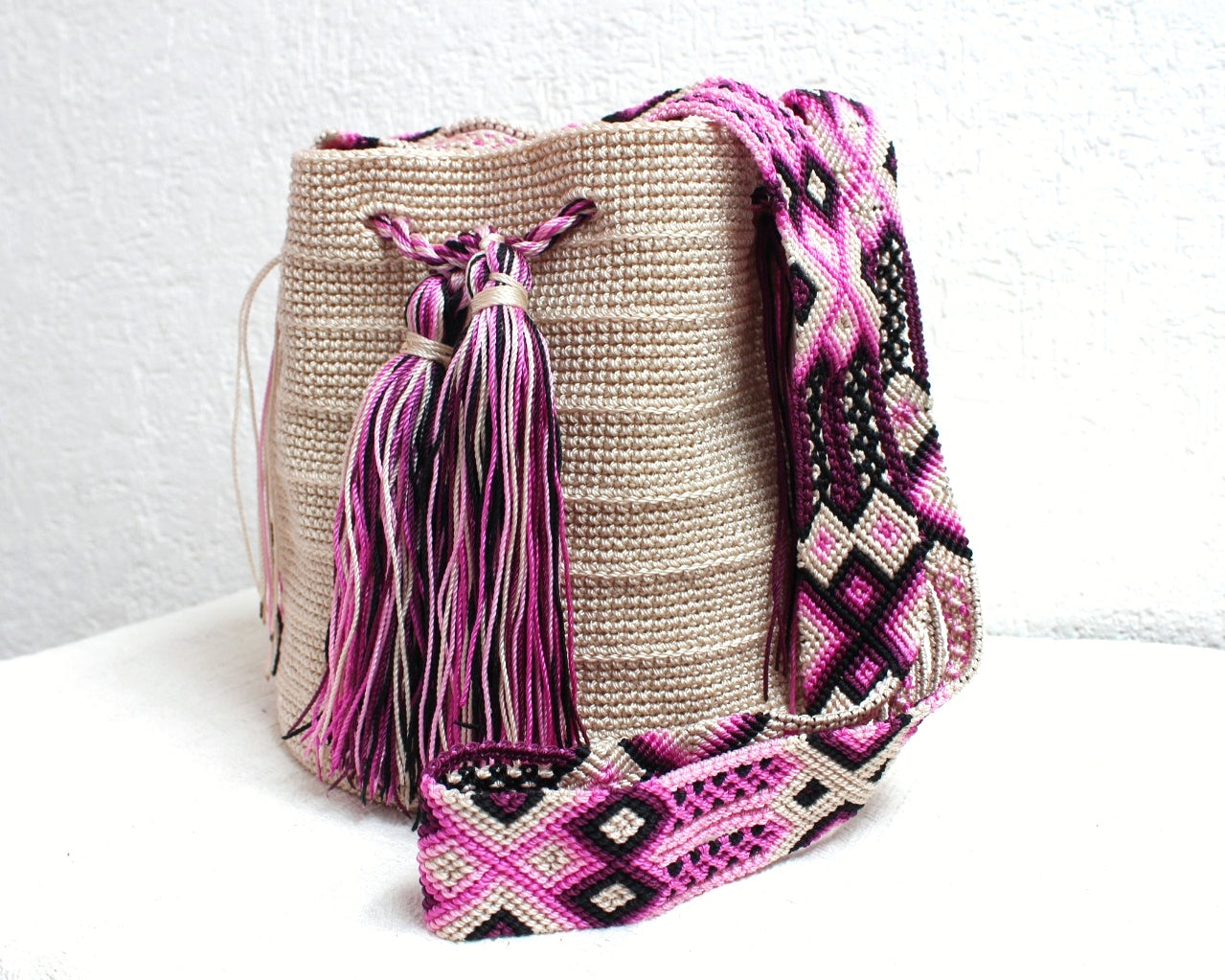 Bolso Morral Marfil Rosa Negro