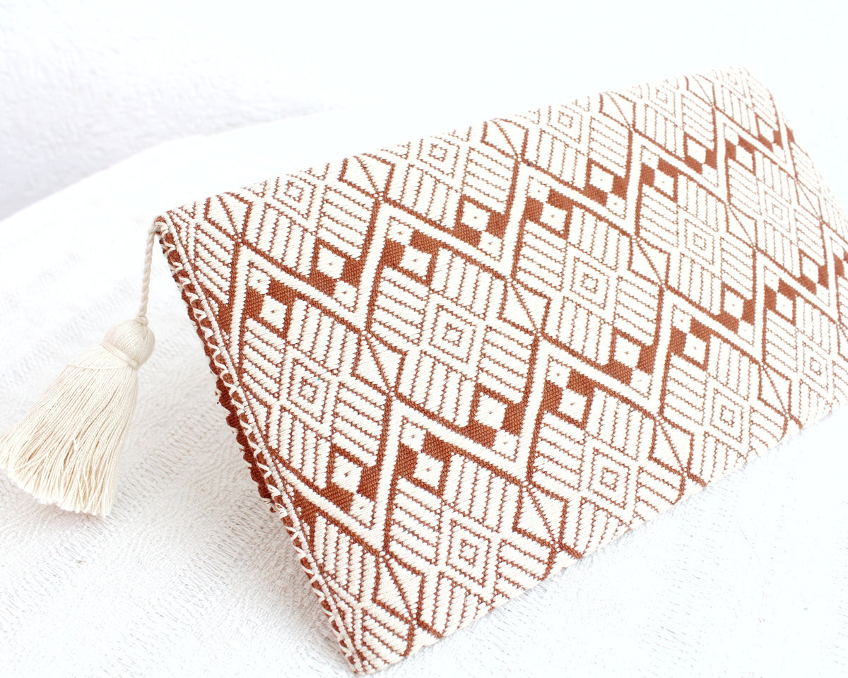 Clutch Artesanal Estrellas Perla Marrón
