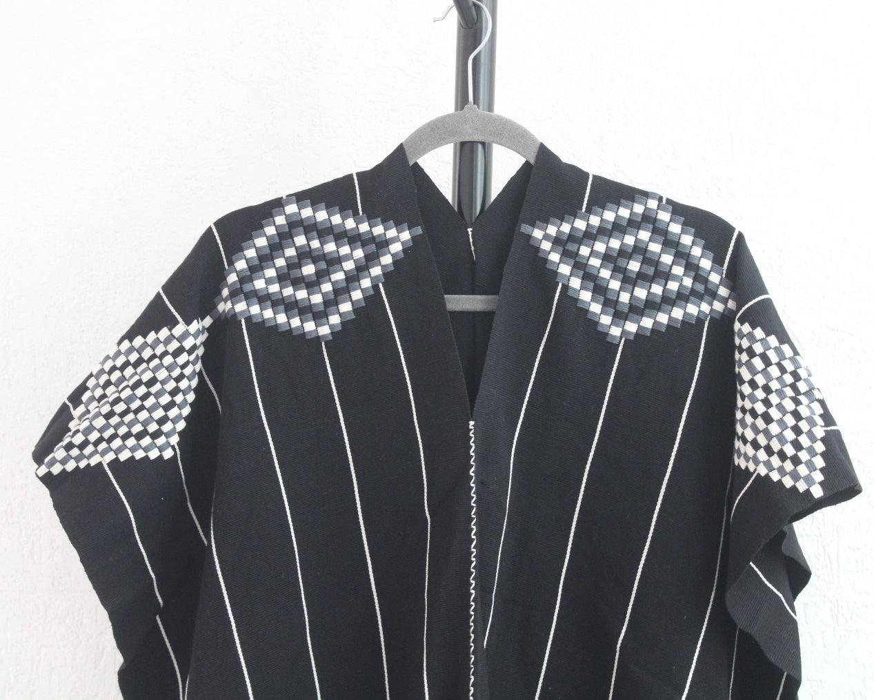 Jorongo Rombos Negro Lineas Blancas