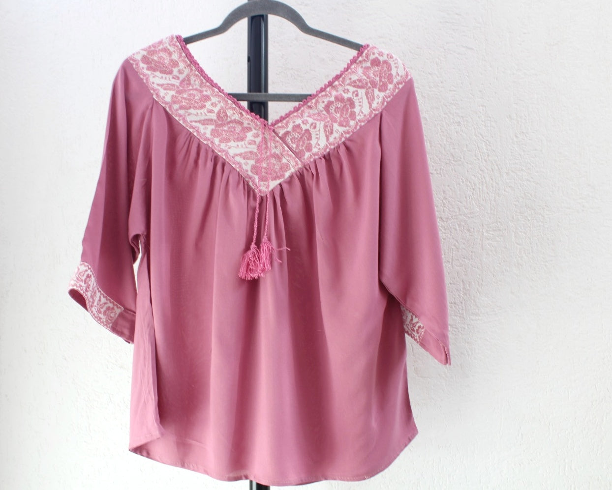 Blusa Cuello V Palo de Rosa Rosas
