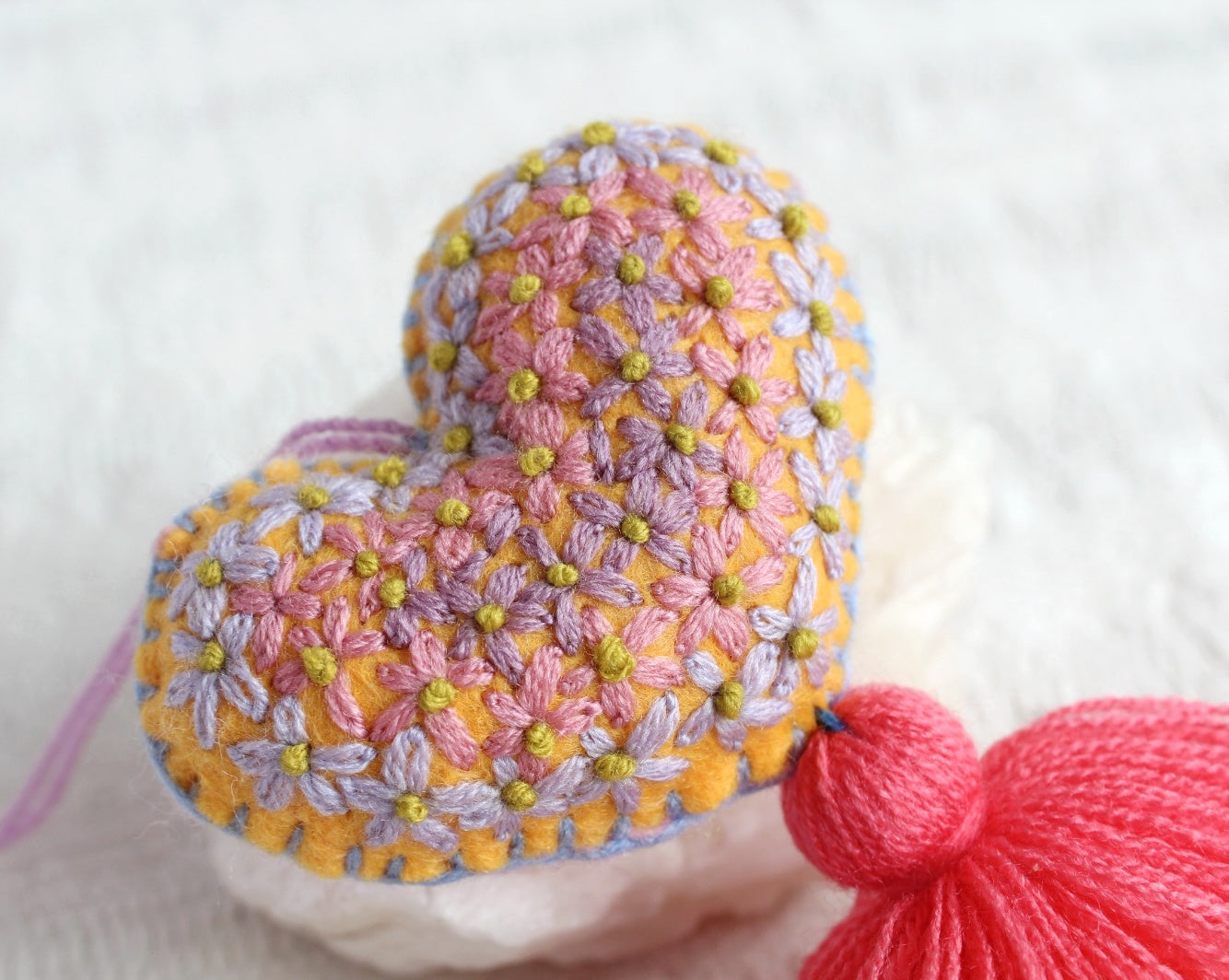 Corazón Florecitas Amarillo Coral Verde