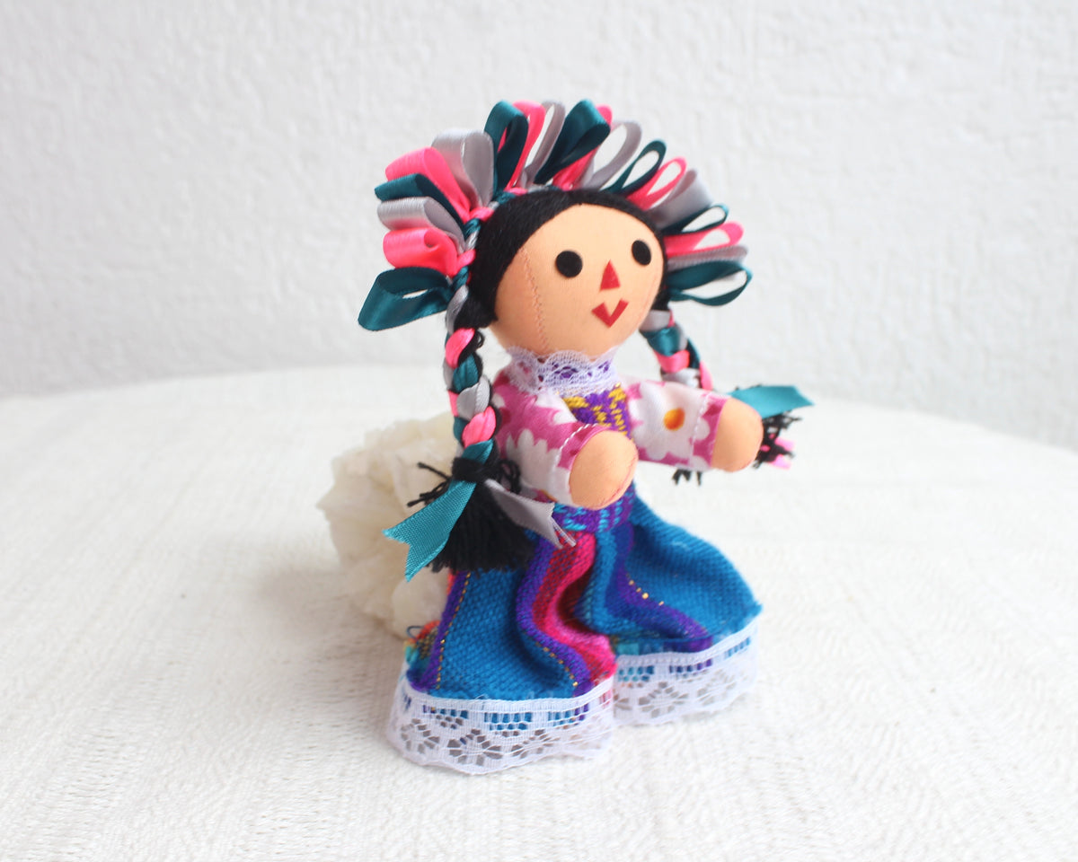Muñeca Lelé Pequeña Rosa Esmeralda Gris