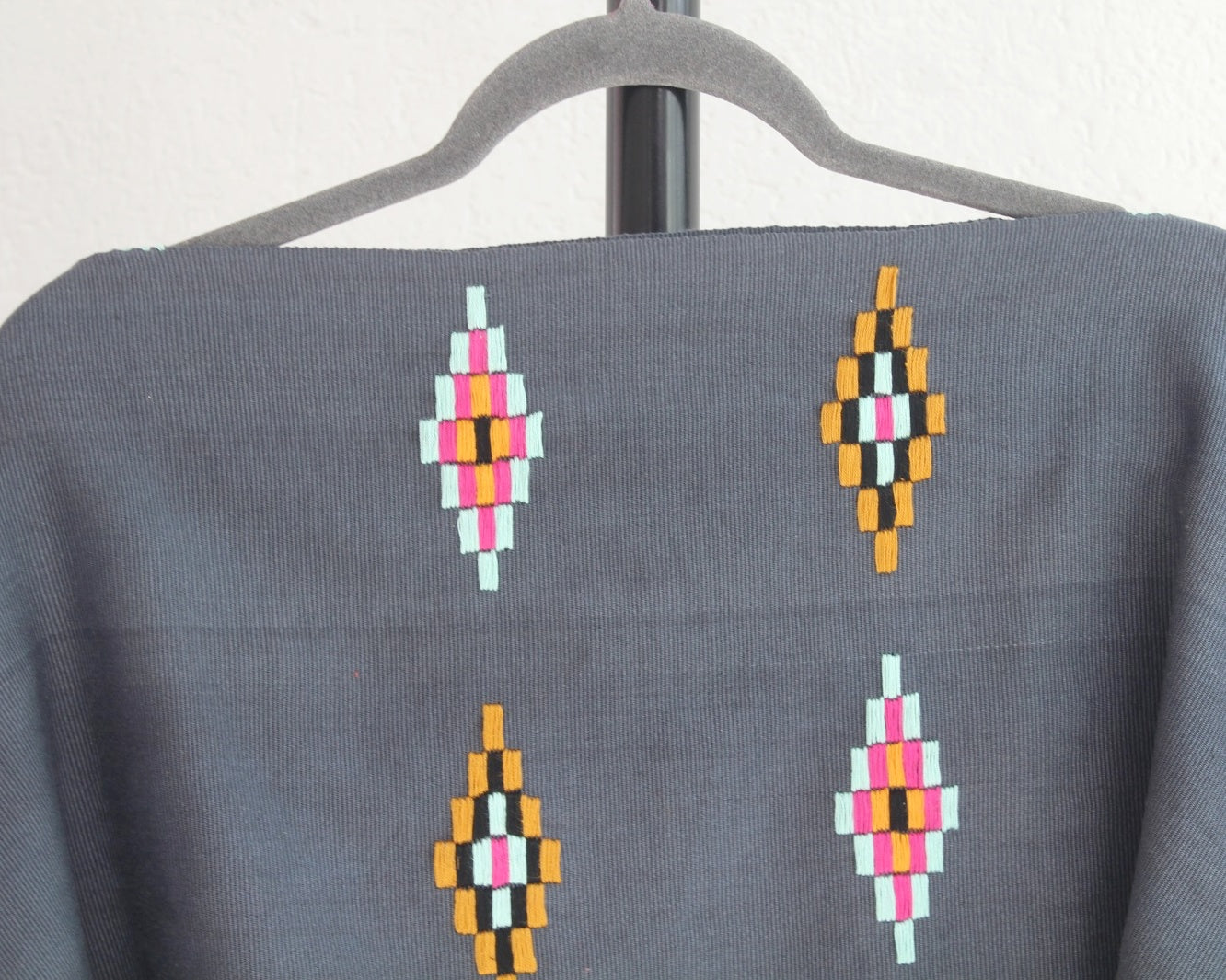 Jorongo Rombos Gris Colores