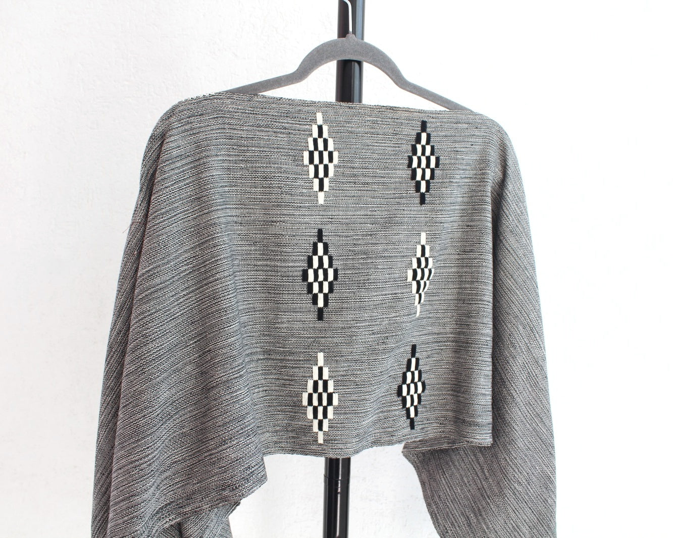 Jorongo Rombos Gris Blanco Negro