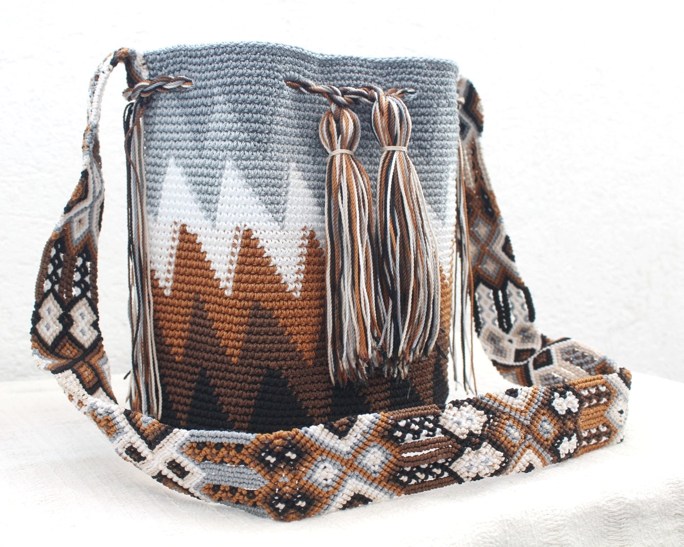 Bolso Morral Zig Zag Gris Blanco Café