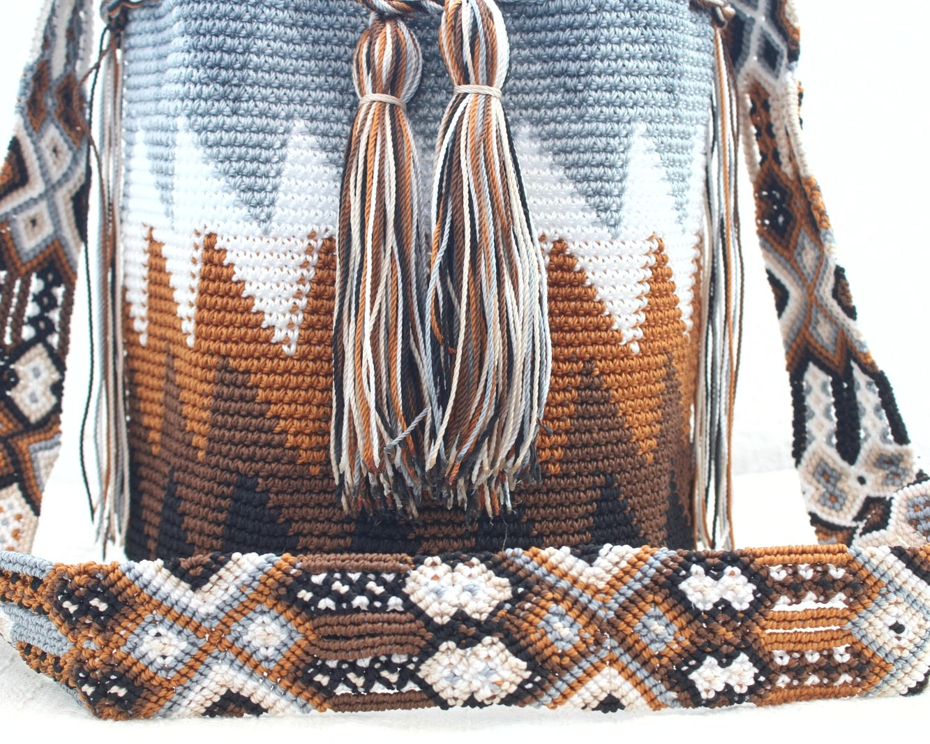 Bolso Morral Zig Zag Gris Blanco Café