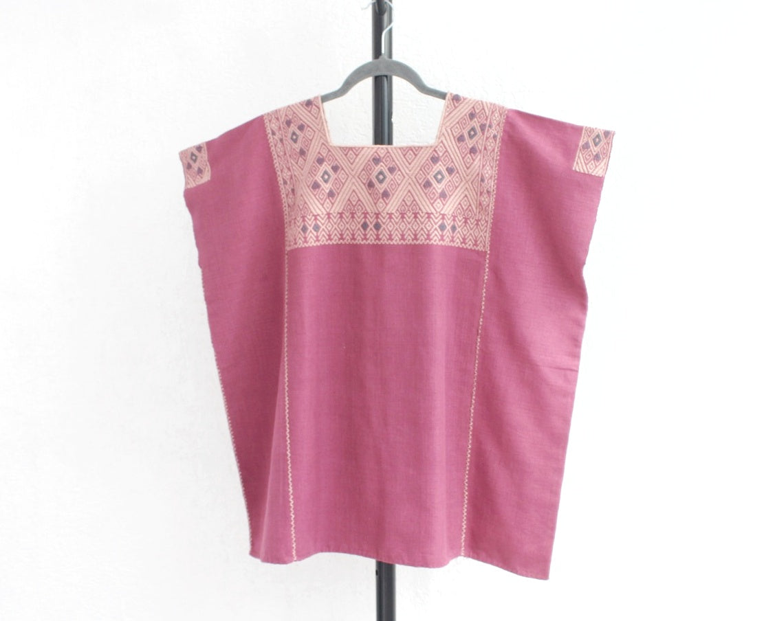 Huipil Corto Laura XL - 2XL Pejel Vino Rosa